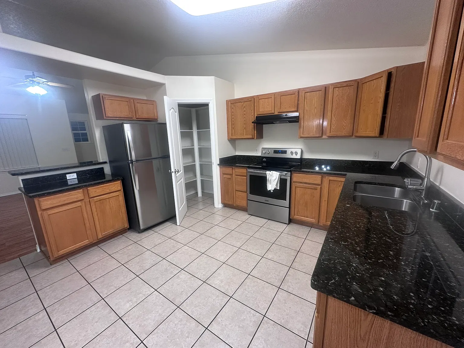 4 bed, 1238 sqft, $2,100 — Photo 2