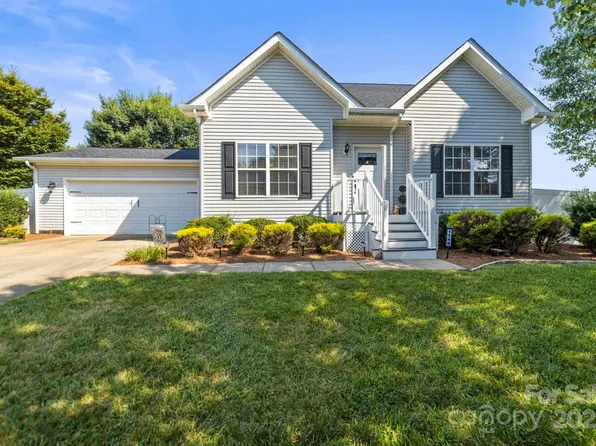 1548 Berkshire Dr, Newton, NC 28658