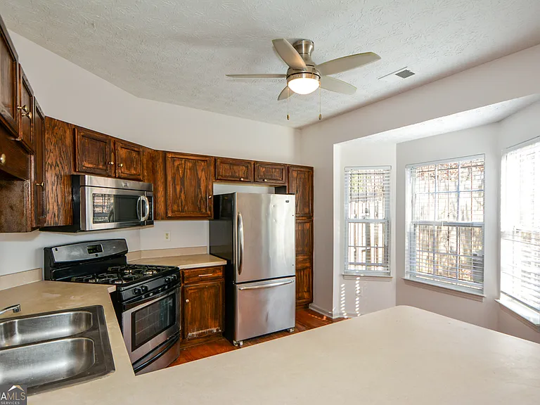 5460 Hampton Ct — Photo 18