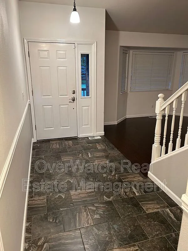4 bed, 2.5 bath, 2073 sqft, $3,900 — Photo 3