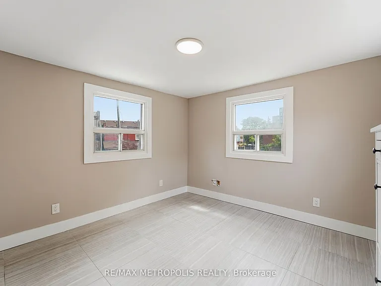 277 Gilmour Ave #UPPER — Photo 6