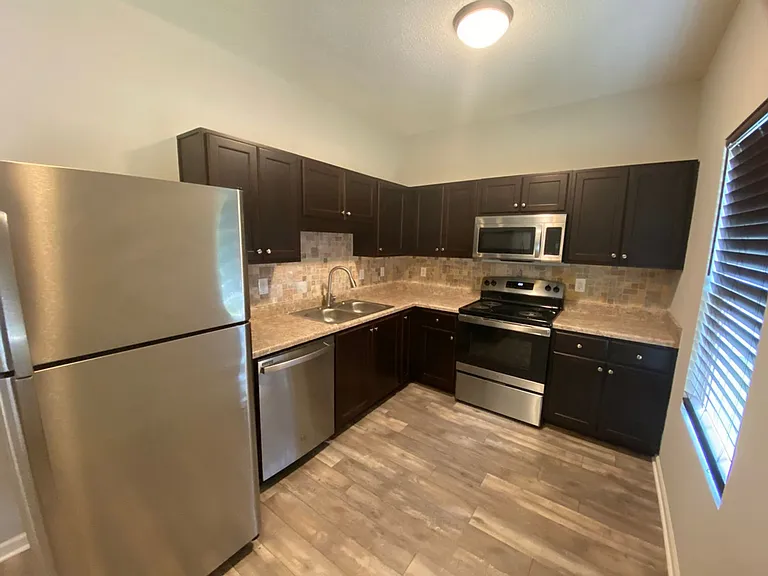 406 Shady Park Cv — Photo 5