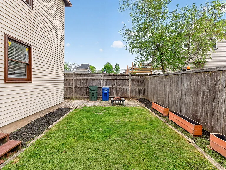905 Beech St — Photo 34