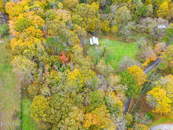 35th image of 205 Tobby Hollow Ln