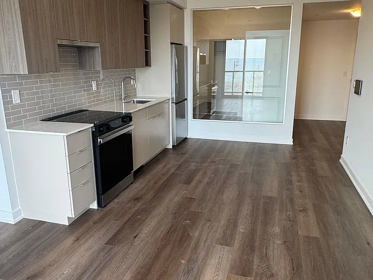 2075 Lakeshore Rd #311 — Photo 4