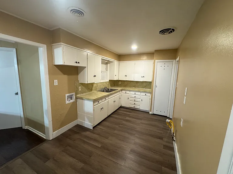 5525 Anderson St — Photo 22