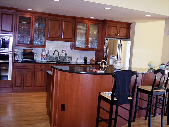 Kitchen and Breakfast Bar