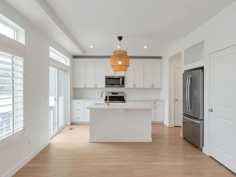 2668 N Heston Park — Photo 2