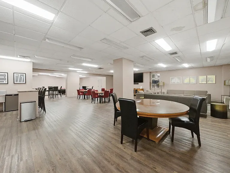 3930 N Pine Grove Ave #510 — Photo 23