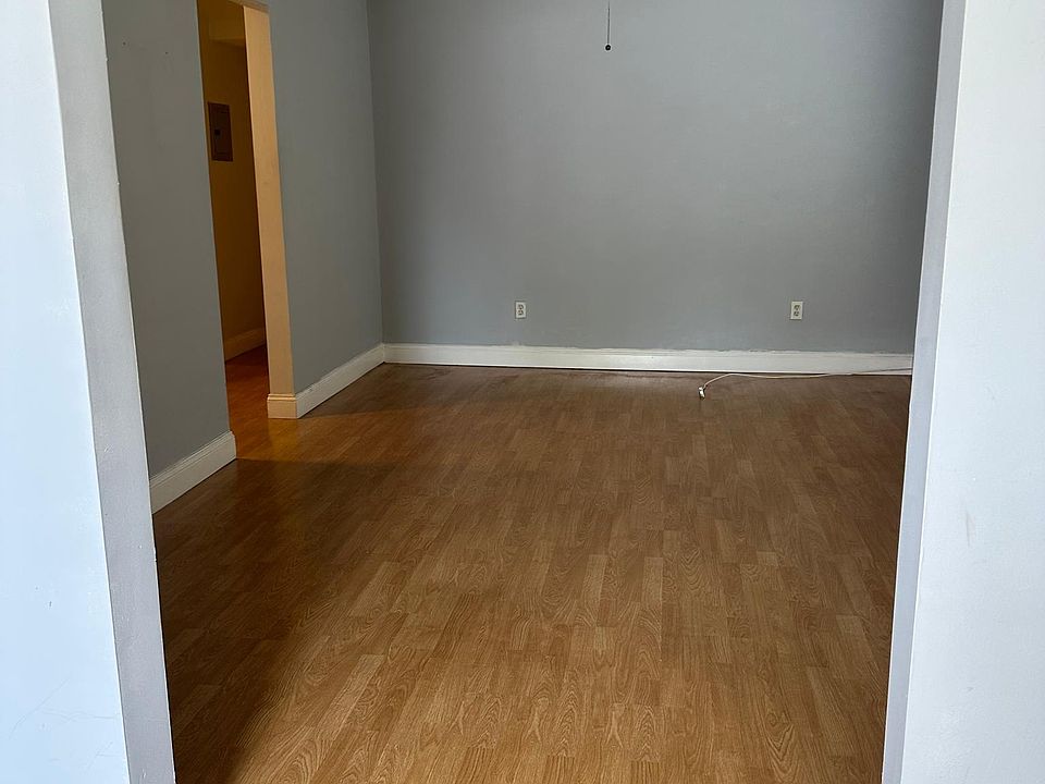 2nd image of 3170 Fairmount Ave #Na
