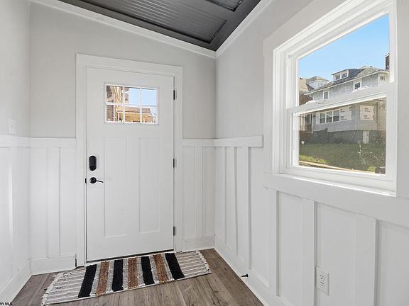 4th image of 212 Carpenter St