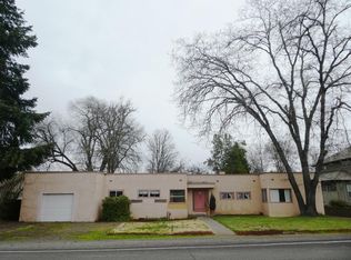 16 S Shasta Ave, Eagle Pt, OR 97524