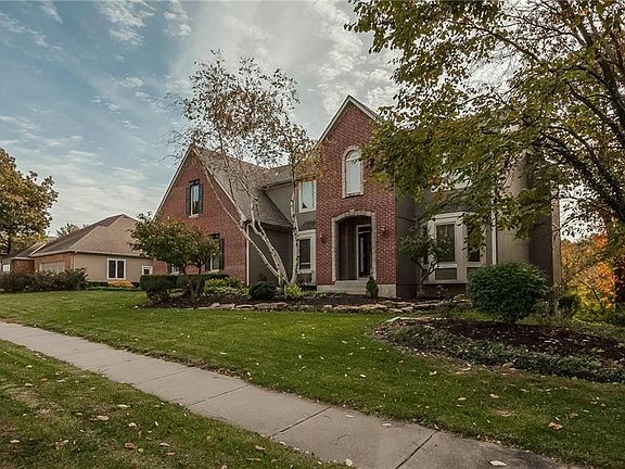 3rd image of 9719 Leslie Ave