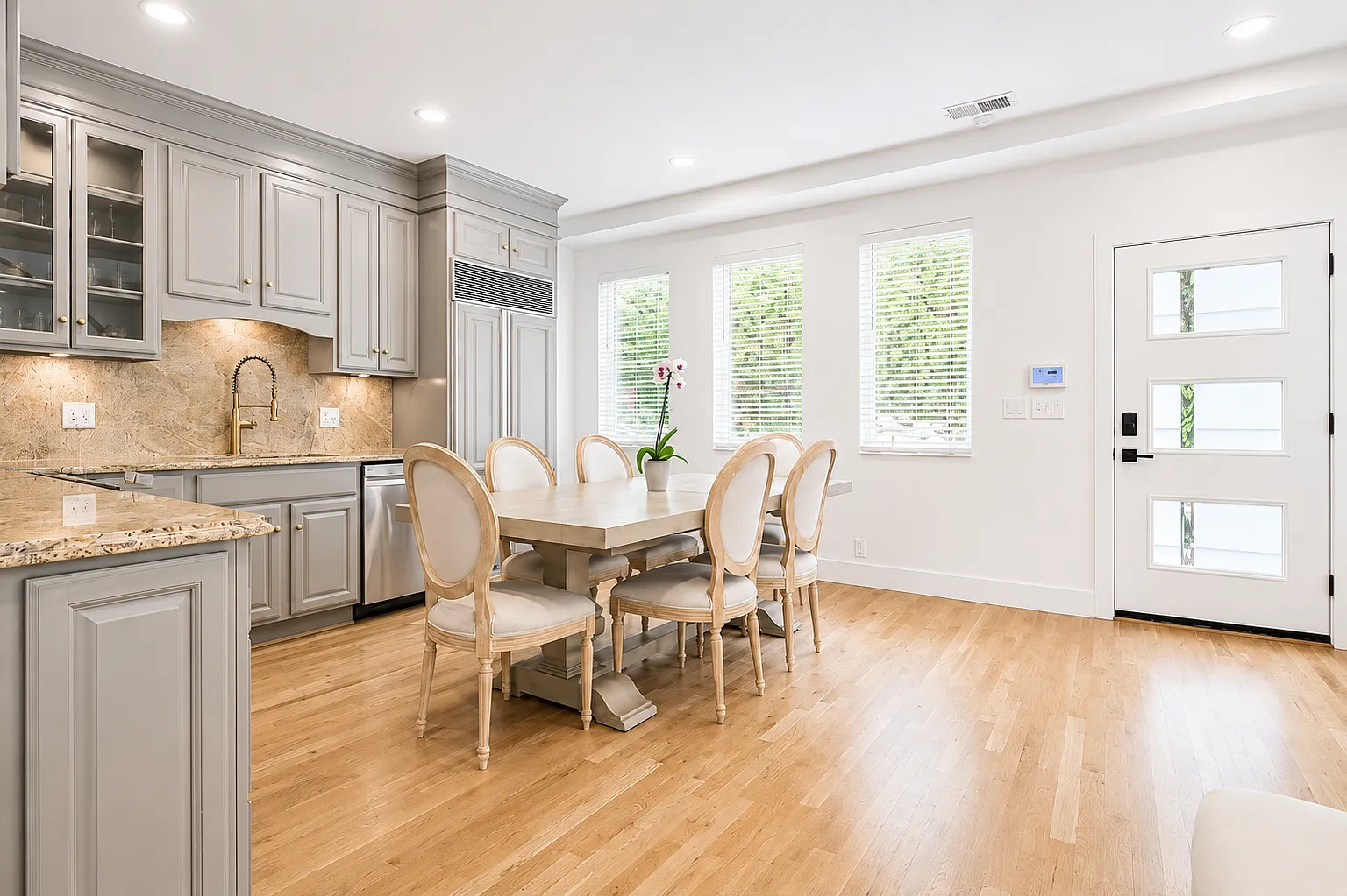3 bed, 2300 sqft, $6,000 — Photo 4