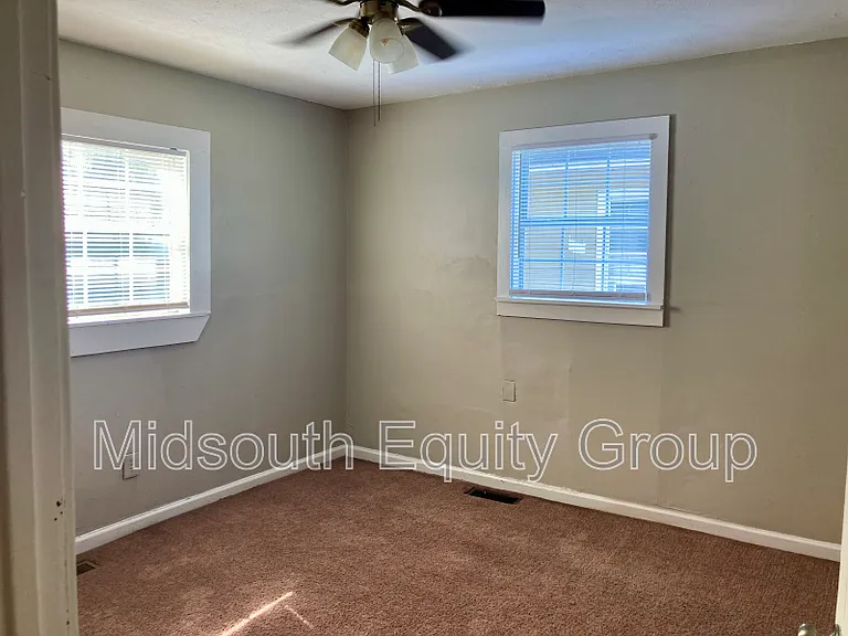 54 Monroe Ave — Photo 14