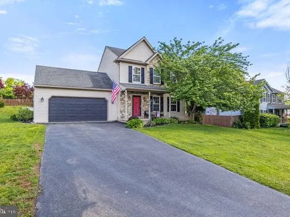 515 Abbey Dr, Mount Wolf, PA 17347