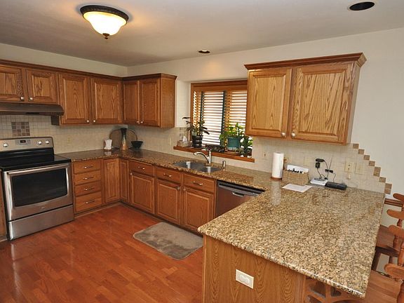 5th image of 519 Braatz Dr