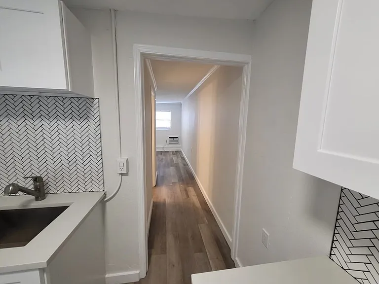 1916 Chamberlin St — Photo 2