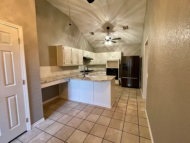 925 Millrun Ct — Photo 22