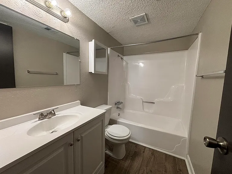 Tiblow Village Apartments — Photo 22