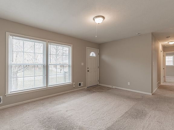 2nd image of 4008 Pinecroft Dr
