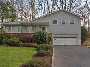 1085 Willow Rd, Mountainside, NJ 07092