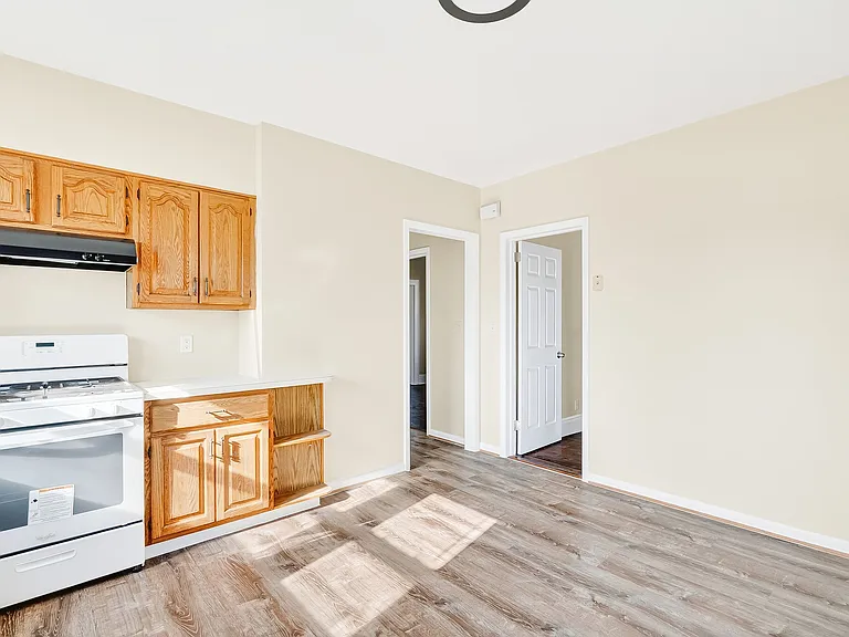 Kitchen and eat in dining area.