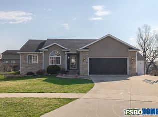 1828 Swan Cir, Norwalk, IA 50211