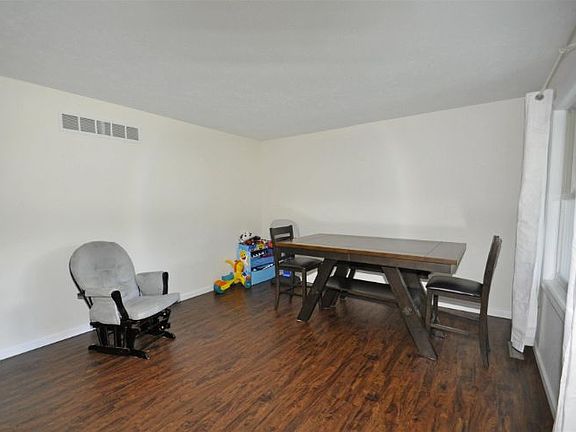 4th image of 19136 Helen Ave