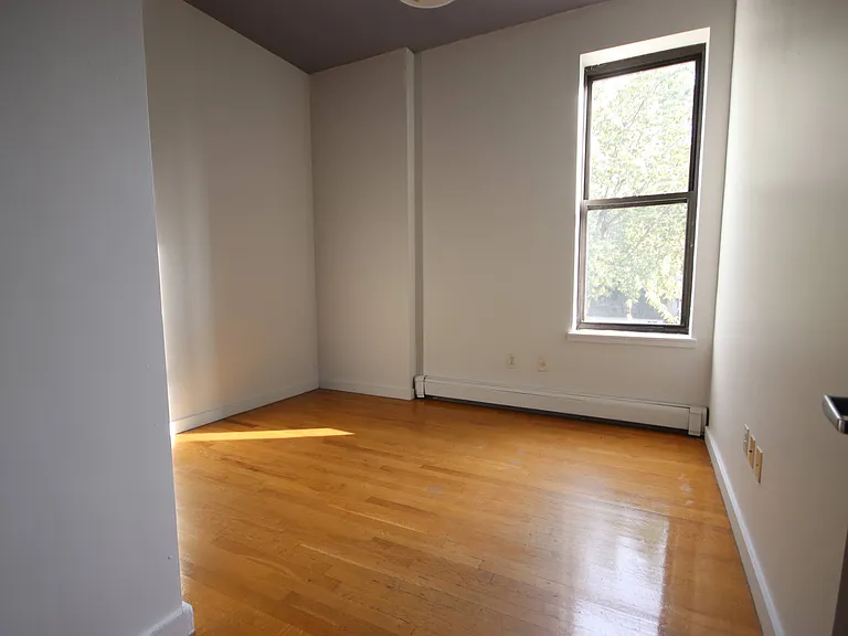 47-45 Vernon Blvd #2B — Photo 1