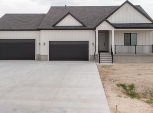 1214 E Highline Rd N #208, Lake Point, UT 84074