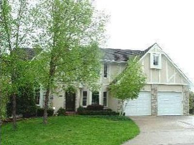 819 NW Game Crk, Lees Summit, MO, 64081