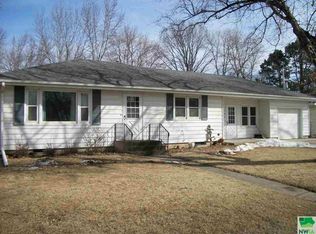 124 Wilson Ave, Cherokee, IA 51012