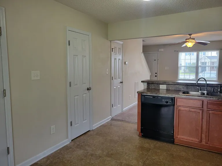 1002 Ornate Dr — Photo 30
