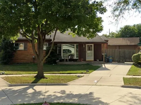 31931 Courtland St, Saint Clair Shores, MI 48082