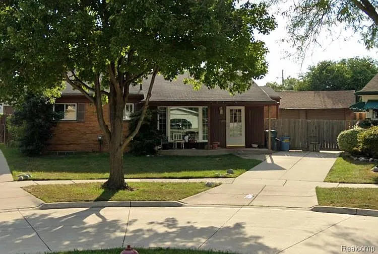 31931 Courtland St photo 1