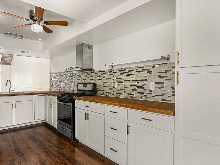 24 Redwood Tree Ln — Photo 18