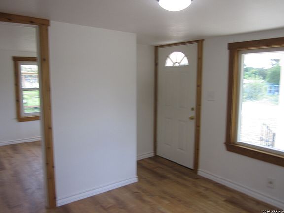 5th image of 911 Cypress