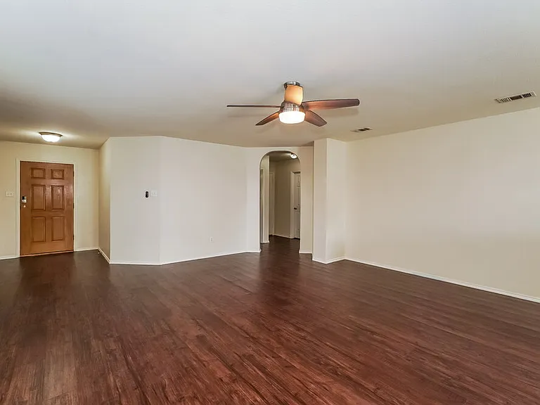 6708 Friendsway Dr — Photo 3