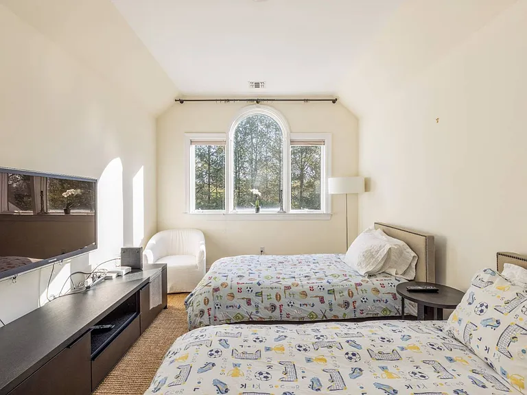 127 Mill Creek Close — Photo 18