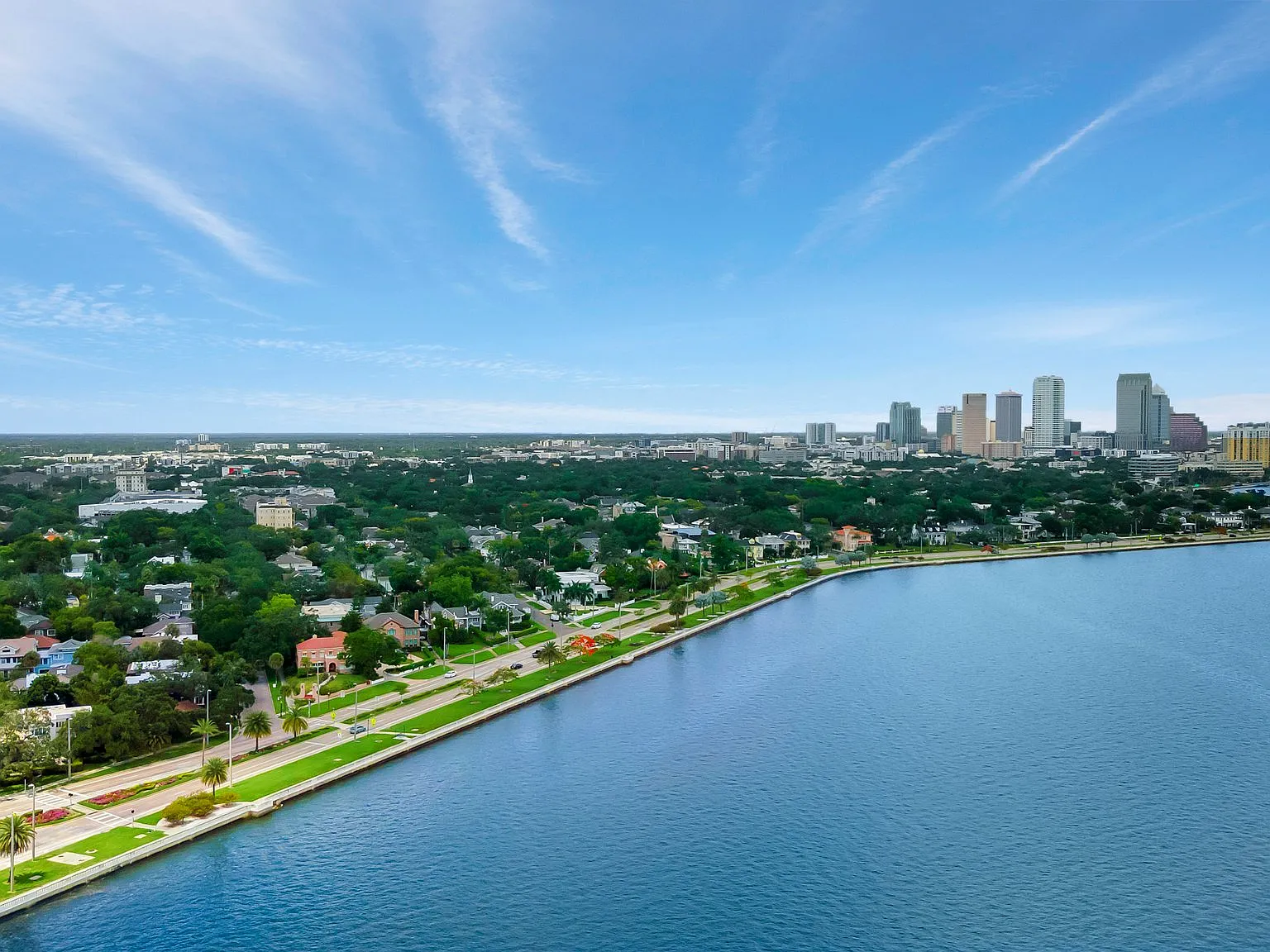 Dekle by Innovo Living Hyde Park — Photo 2