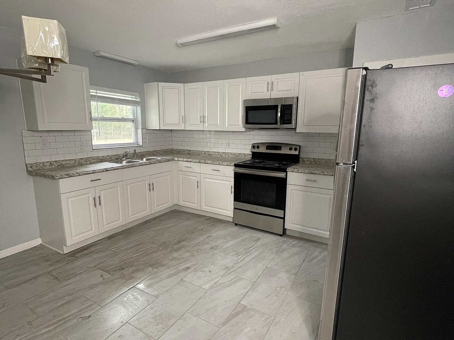 2 bed, 1000 sqft, $1,255 — Photo 3