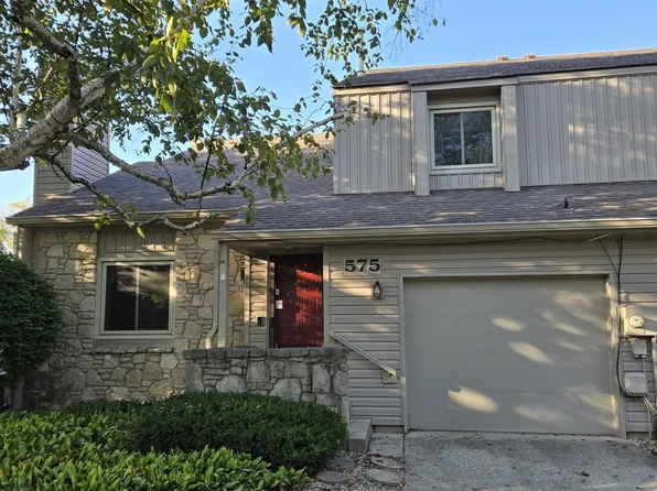575 Conner Creek Dr, Fishers, IN 46038