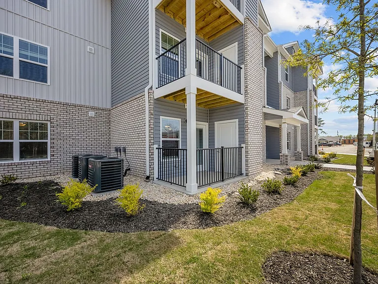 Harbor Village Apartments — Photo 46