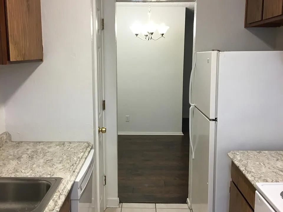 100 4th St S #9