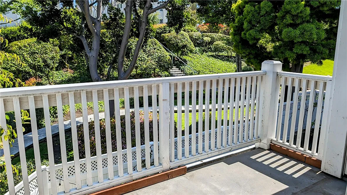 2 bed, 961 sqft, $2,900 — Photo 2