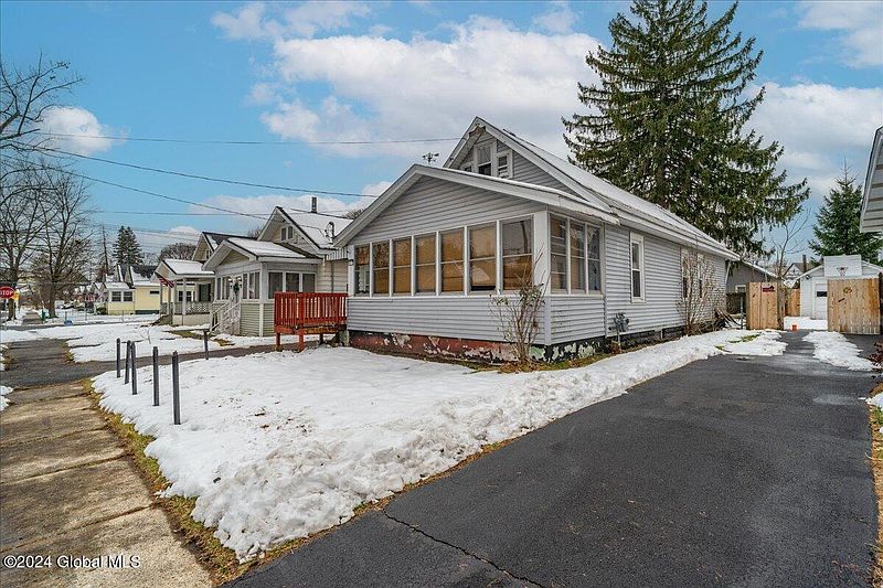 2nd image of 867 Hazelwood Avenue