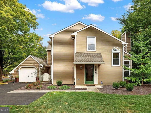 320 Rowantree Cir, Yardley, PA 19067