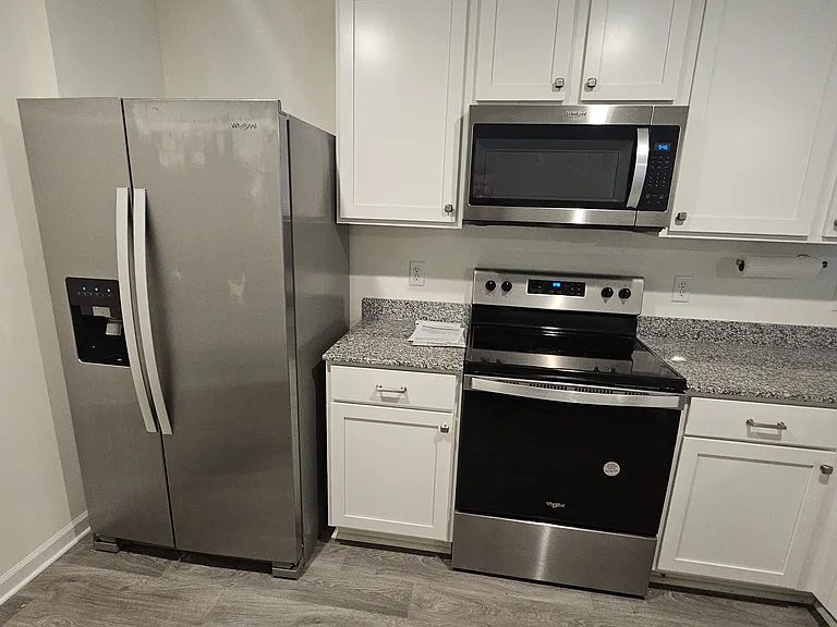 1099 Crescent Moon Loop — Photo 4