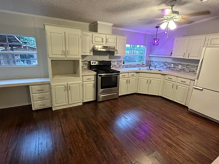930 N Deer St — Photo 4